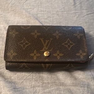 Louis Vuitton Small Wallet - Read description